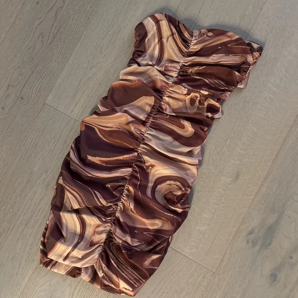 Tiger Mist Strapless Dress in Brown Swirl